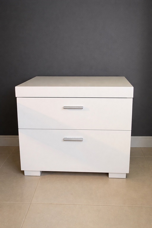 Set of 2 white bedside tables in very good condition. – 1
