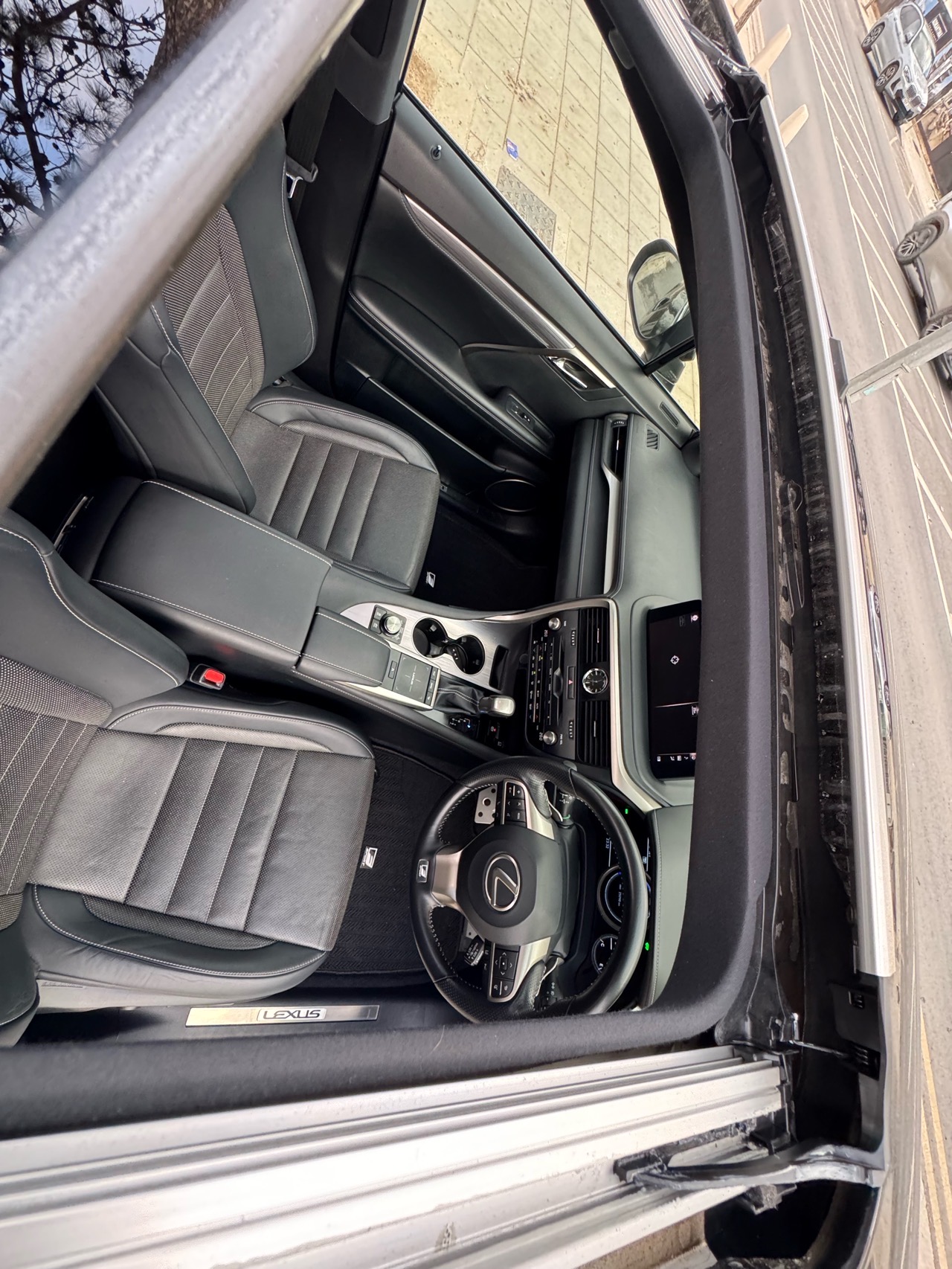 Lexus – 16