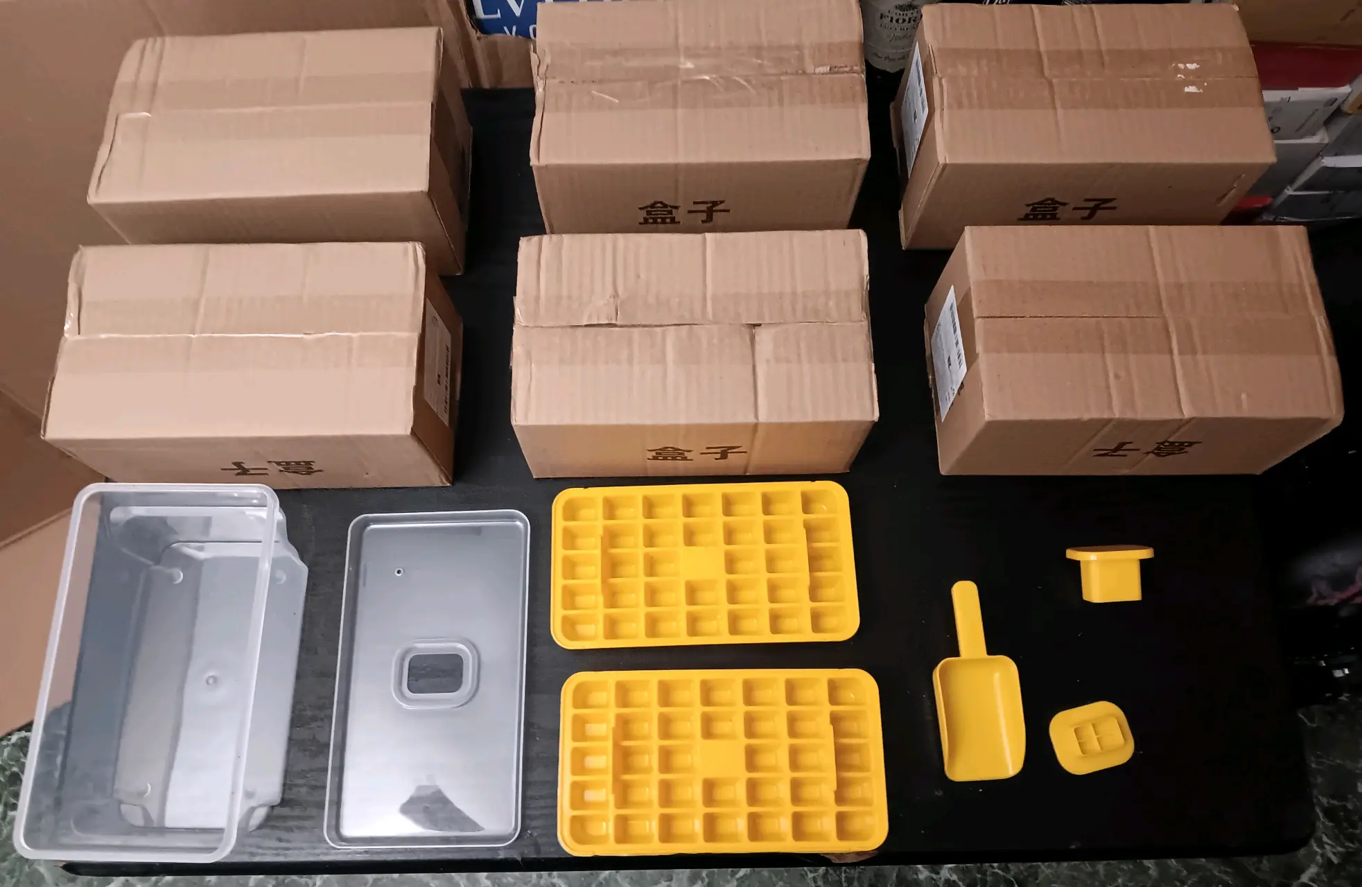 MINI ICE CUBE MAKER W/TRAY (EACH)
