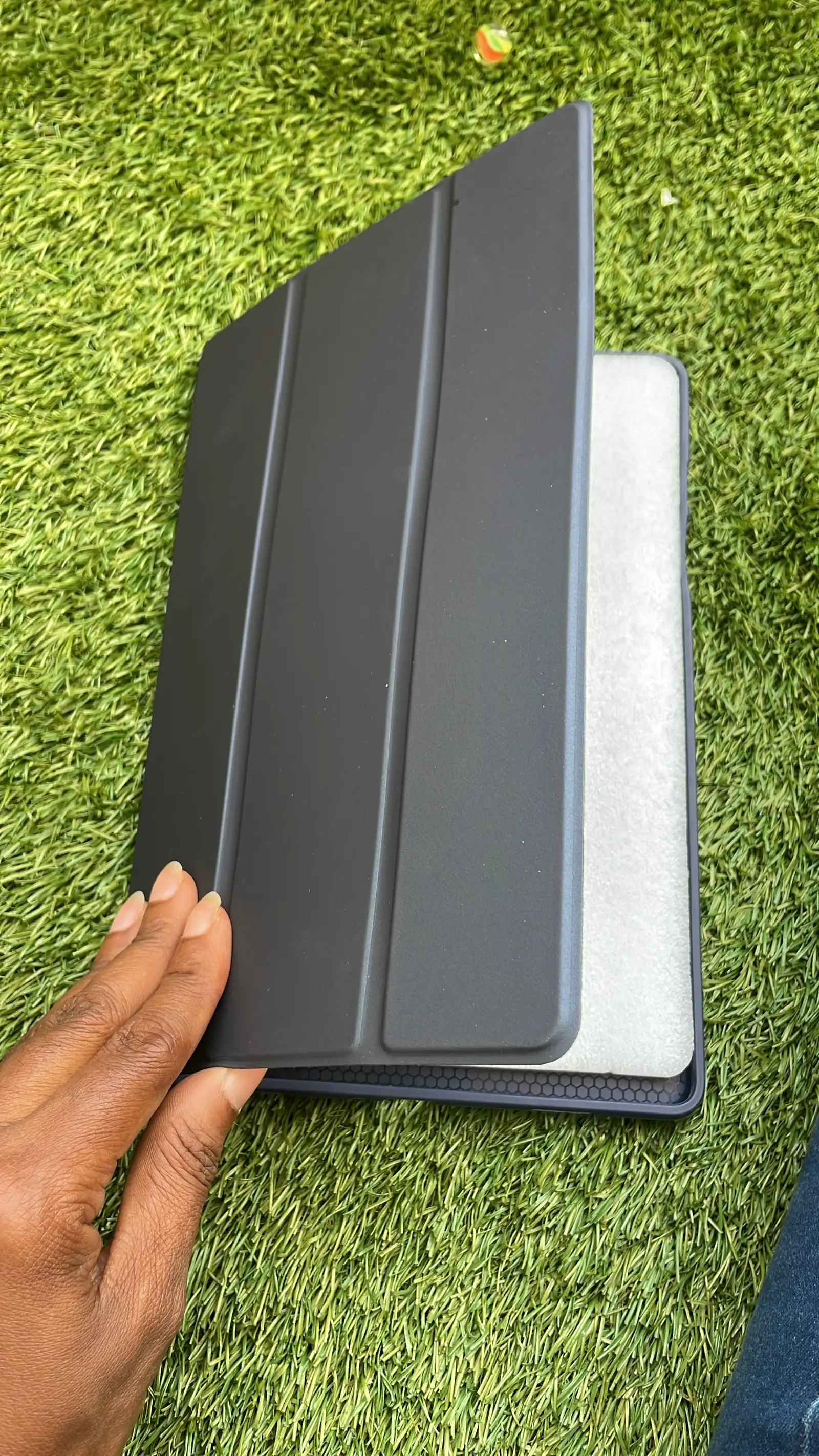 Housse Folio Bleu Nuit 10-11 pouces - Porte Stylet - SupportDescription : – 2