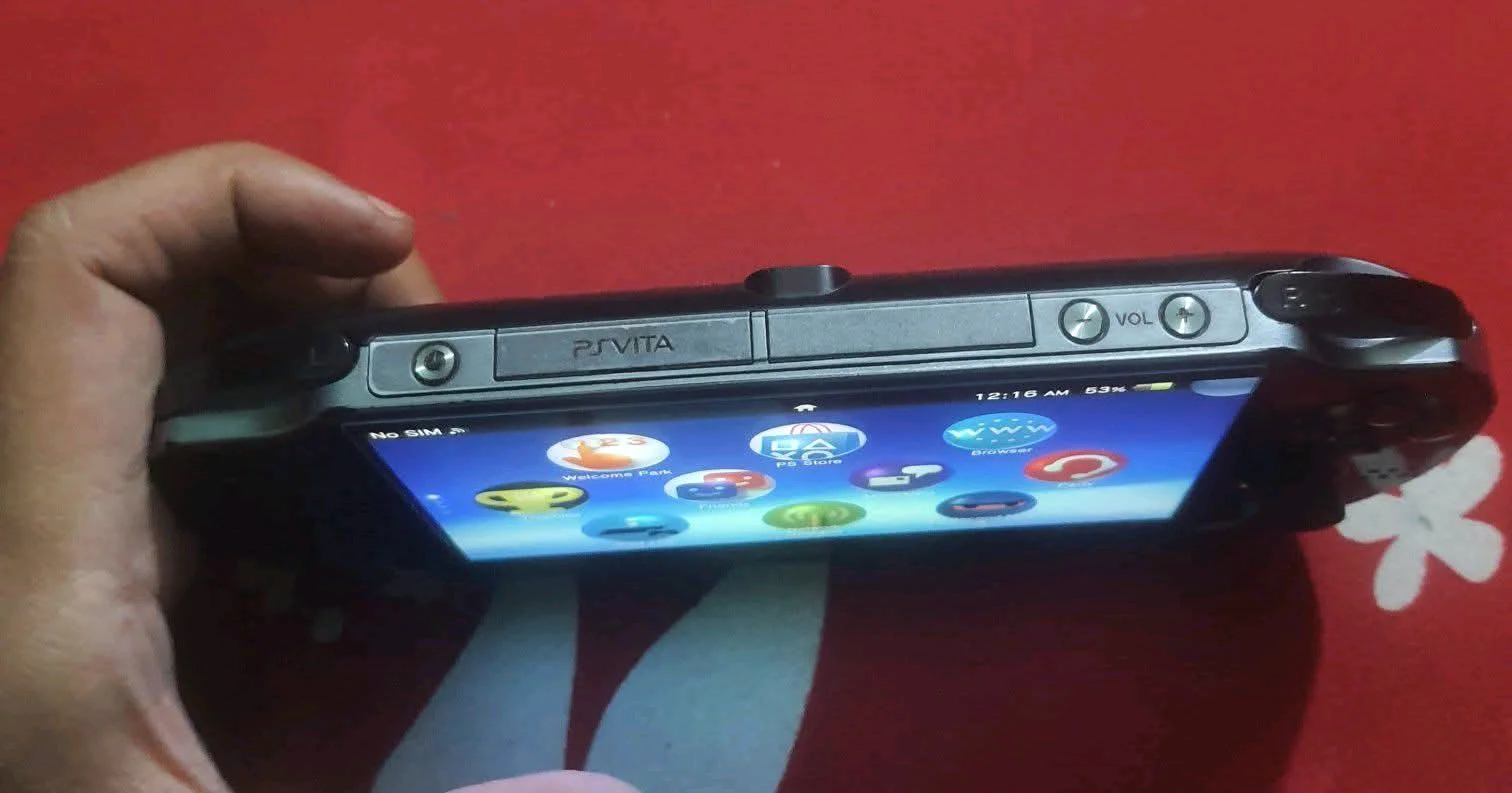 PlayStation PS Vita – 4