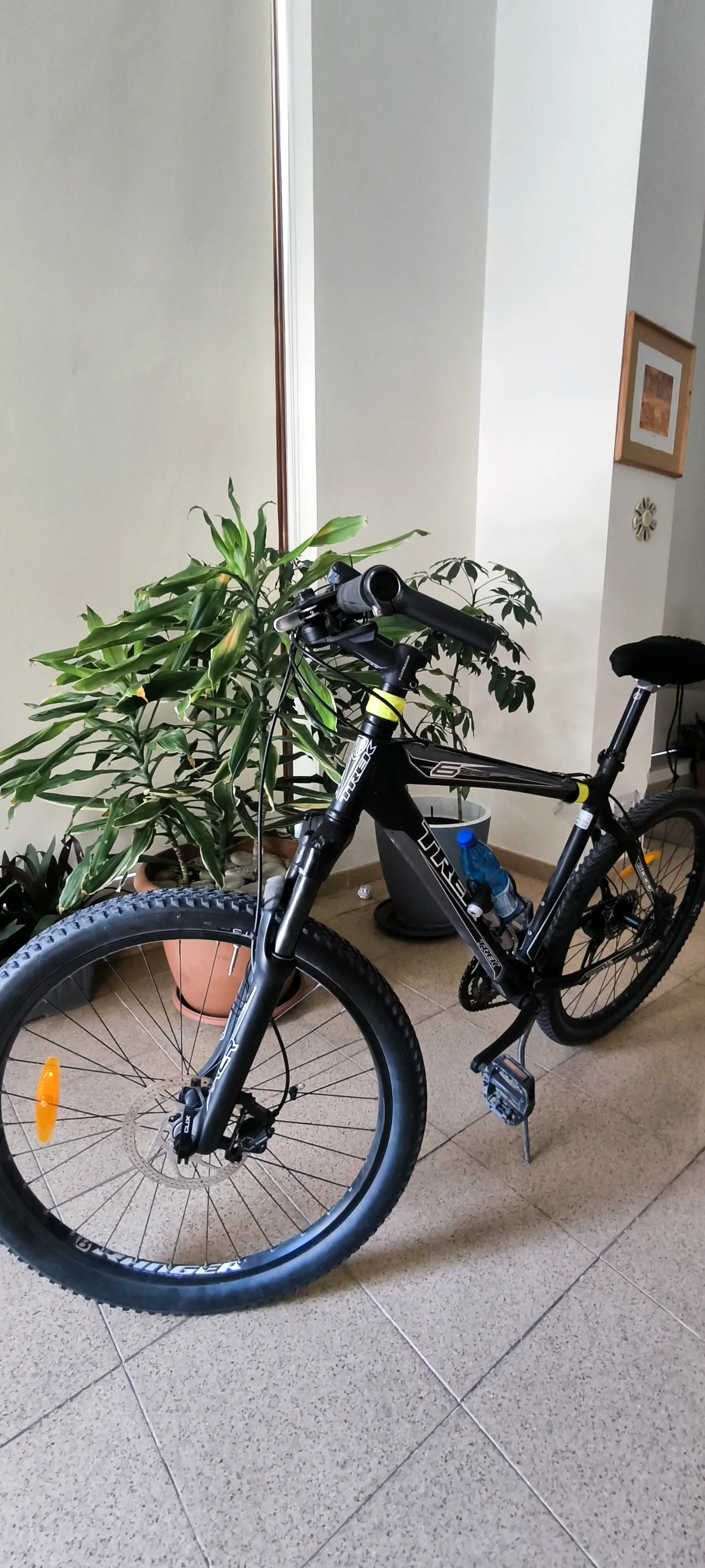 Trek Mountain Bike – Like New – 1