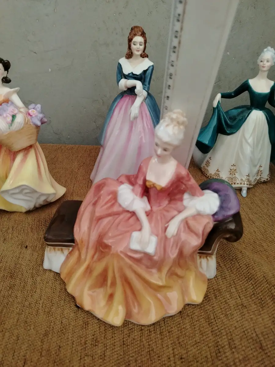4 Royal Doulton figurines, The One Is Little cracked. – 5