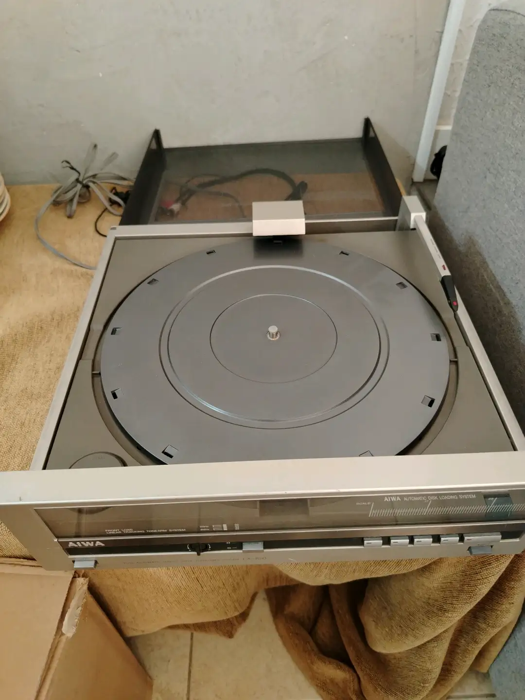 Vintage Aiwa lx-100 Record player For display. – 2