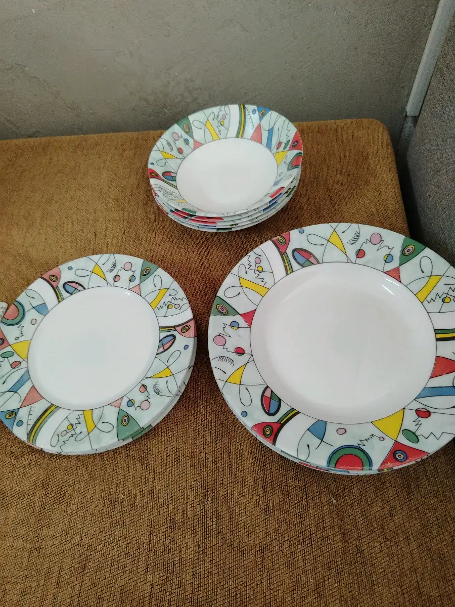 Set Of 15 vintage Plates arcopal France, Vegas design, Calder style.