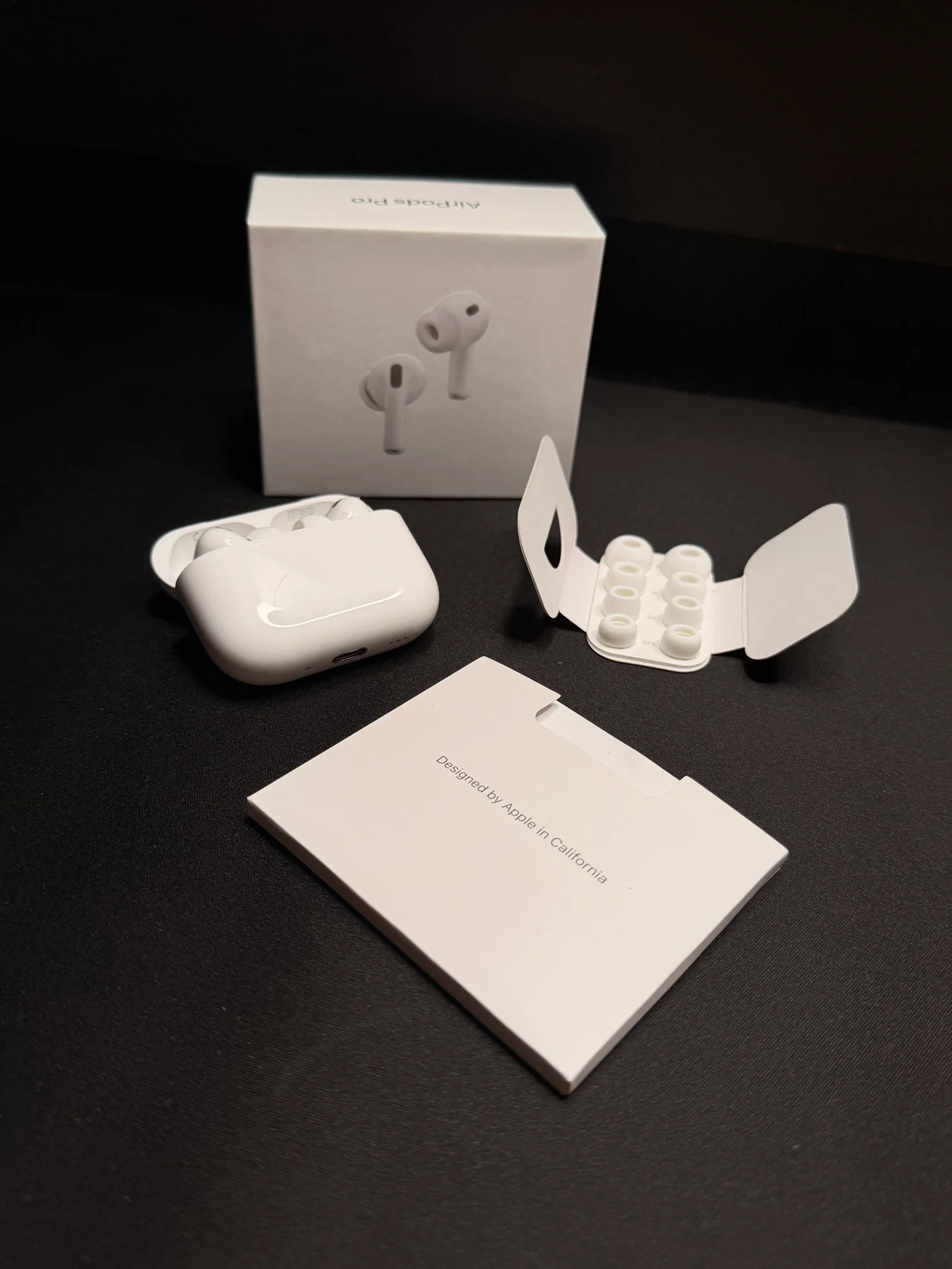 Apple AirPods Pro 3with charging case and box