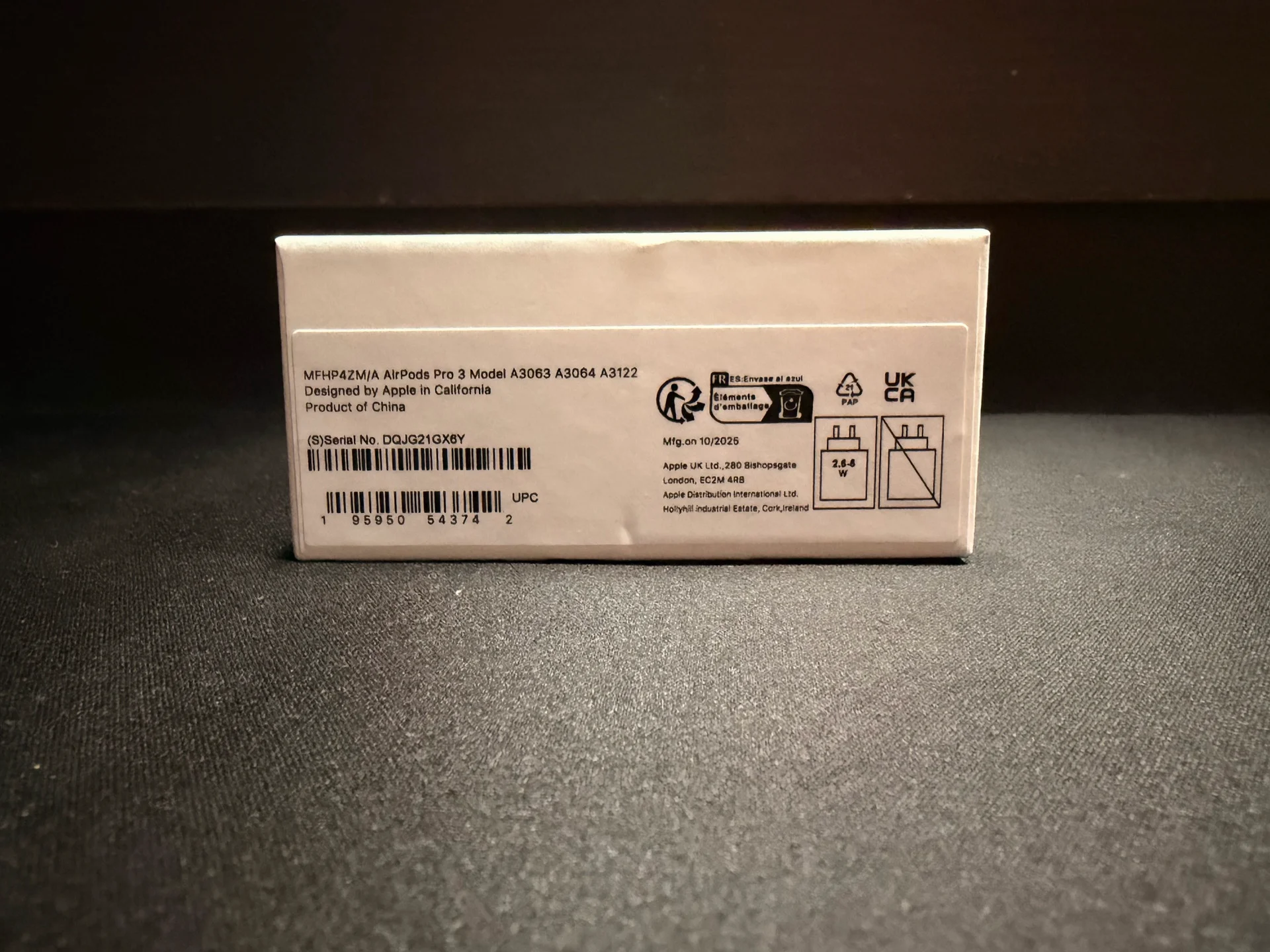 Apple AirPods Pro 3with charging case and box – 3